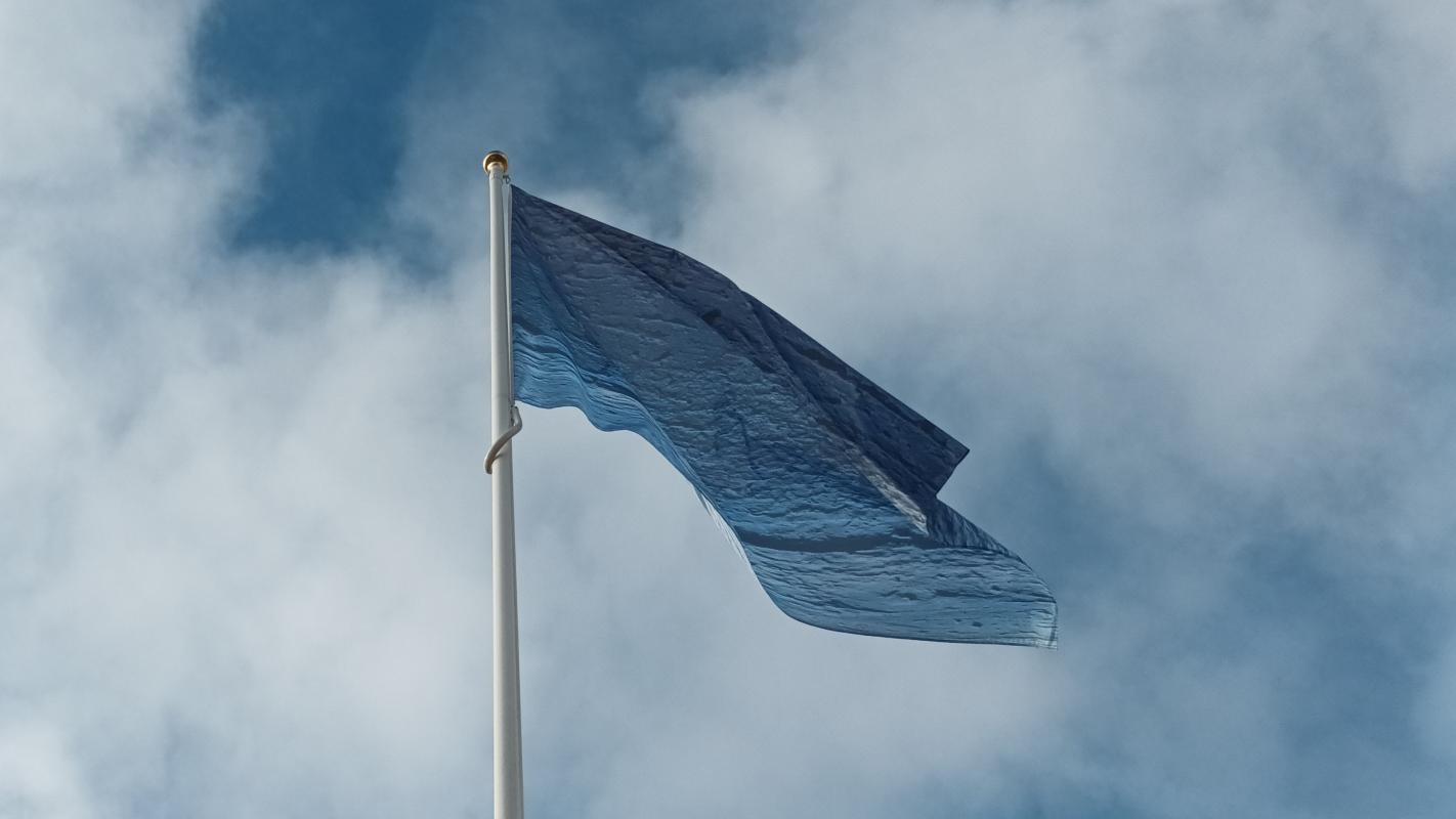 Drapeau 2025, Lison Estienne-Jacob. 1% artistique Land-Sketch-Raft, Séverine Hubard, 2023