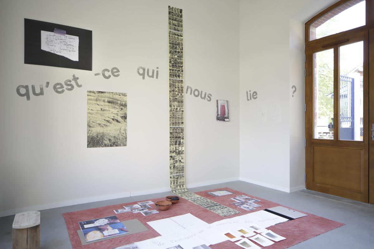 Vue d'exposition, De l'estuaire on se souvient des ruisseaux, 2025. Photo Gregory Valton.